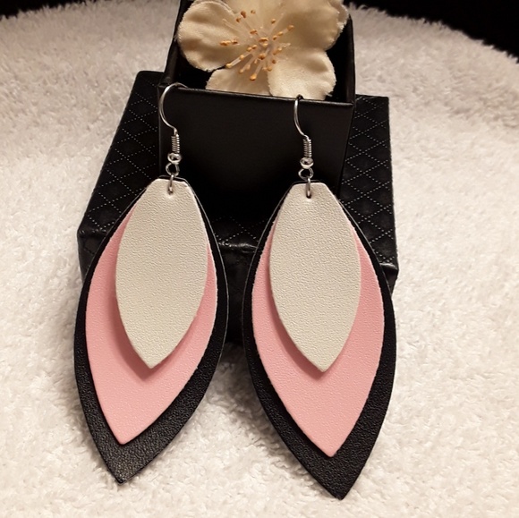Jewelry - NEW Free Flow Leather Droplet Earrings